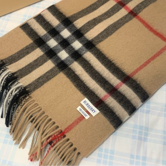 Burberry Checkered Scarf - Picture 3 of 4